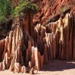 Visite des Tsingy rouges – Déjeuner Chez Mary – Visite de la montagne d’ambre – Nuitée en demi-pension Grand Hôtel. — Montagne d&rsquo;Ambre, Madagascar